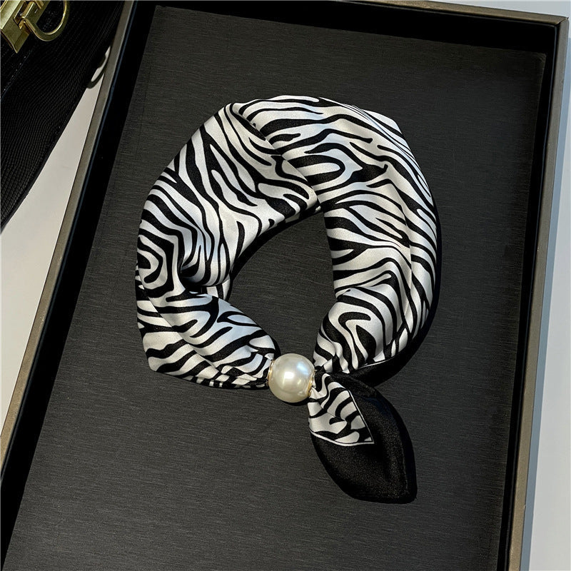 ✨ Effortless Glamour: Pop-On Pearl Necklace Scarf 🧣