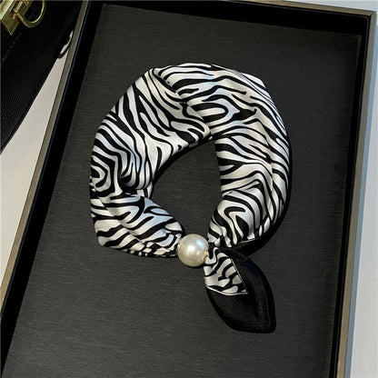 ✨ Effortless Glamour: Pop-On Pearl Necklace Scarf 🧣