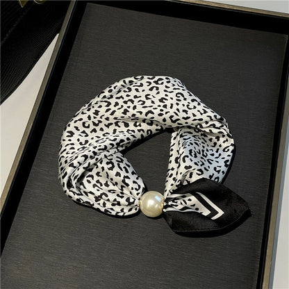 ✨ Effortless Glamour: Pop-On Pearl Necklace Scarf 🧣