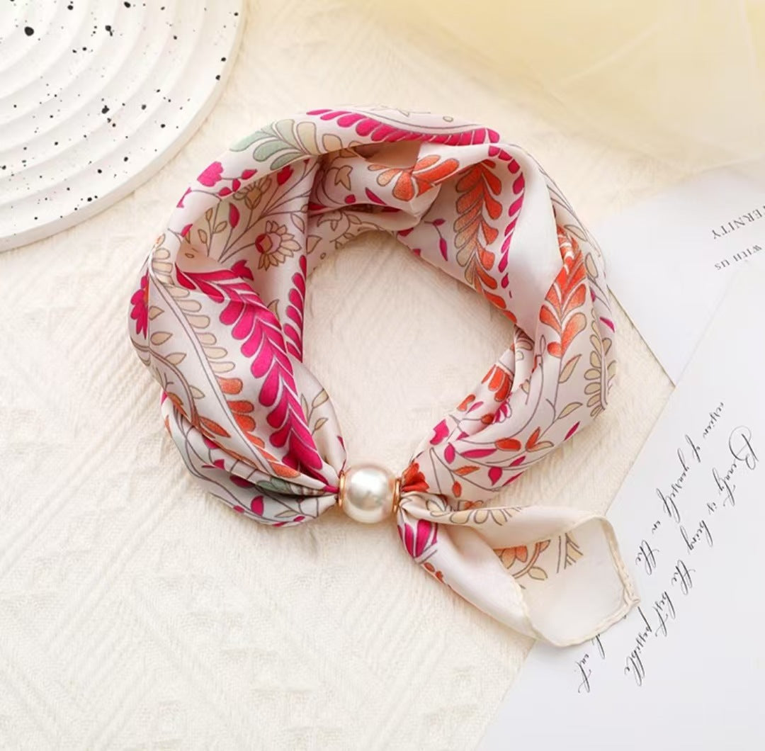 ✨ Effortless Glamour: Pop-On Pearl Necklace Scarf 🧣