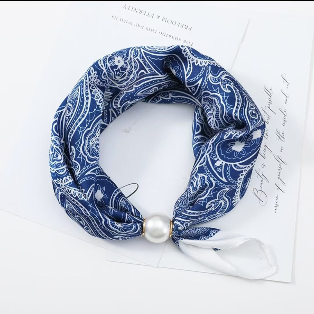 ✨ Effortless Glamour: Pop-On Pearl Necklace Scarf 🧣
