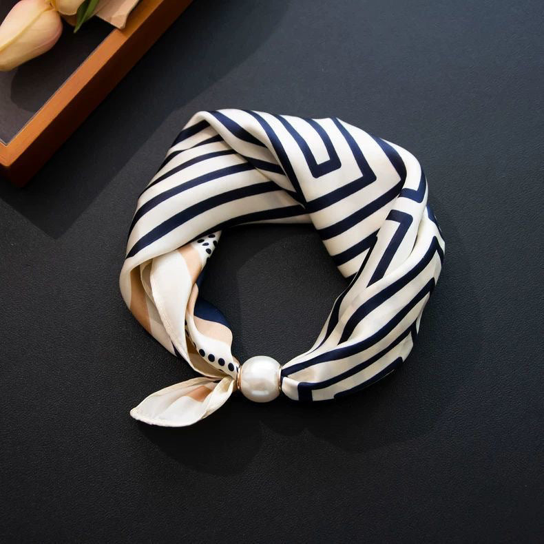 ✨ Effortless Glamour: Pop-On Pearl Necklace Scarf 🧣