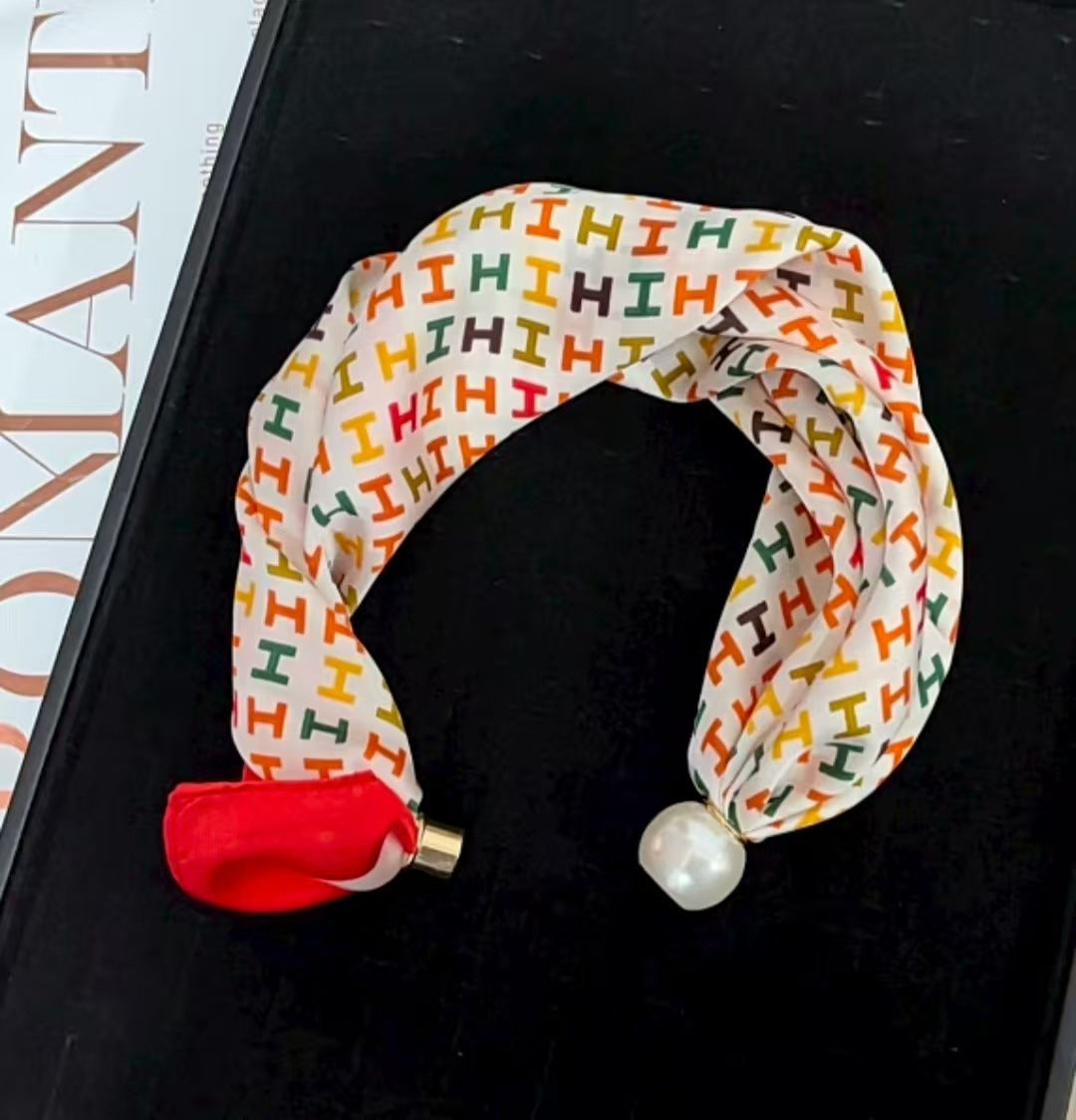 ✨ Effortless Glamour: Pop-On Pearl Necklace Scarf 🧣